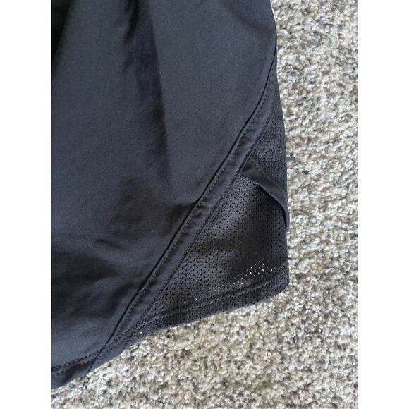 ❤️Under Armour Lined Athletic Shorts❤️ - Picture 6 of 7